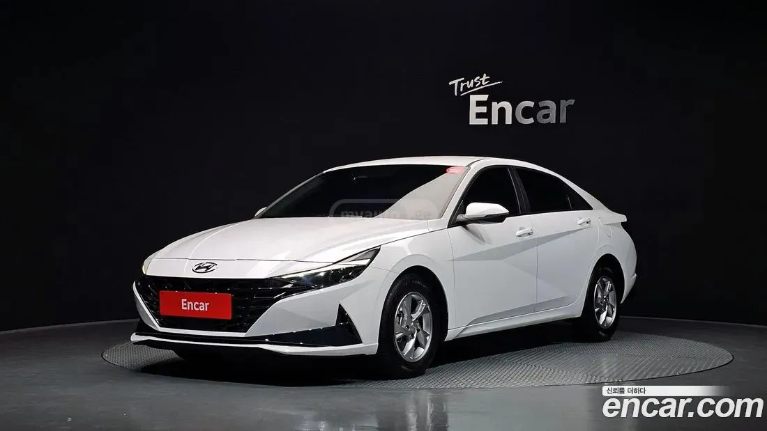 Hyundai Elantra - фото 1