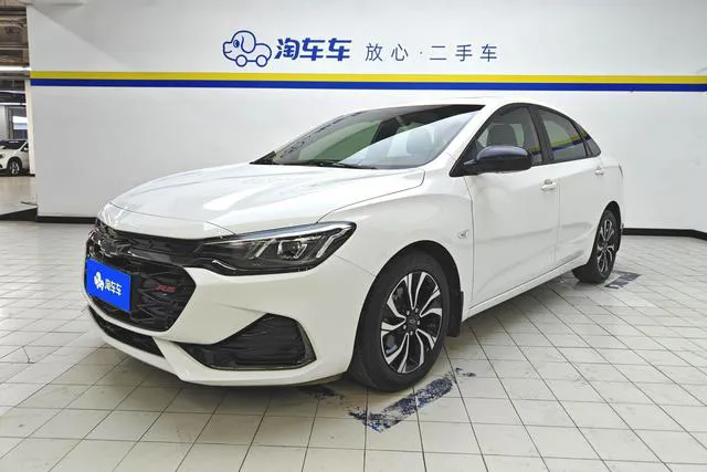 Chevrolet Cruze - фото 1