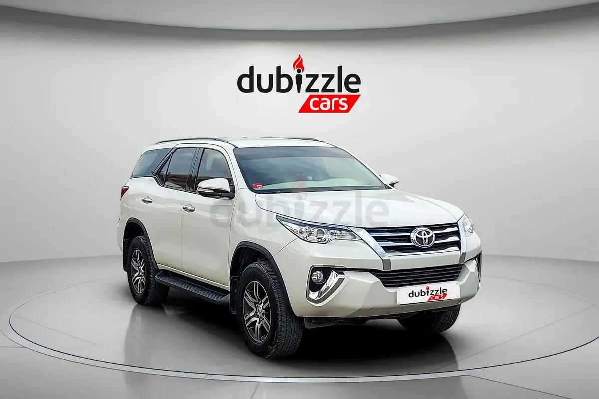 Toyota Fortuner - фото 1