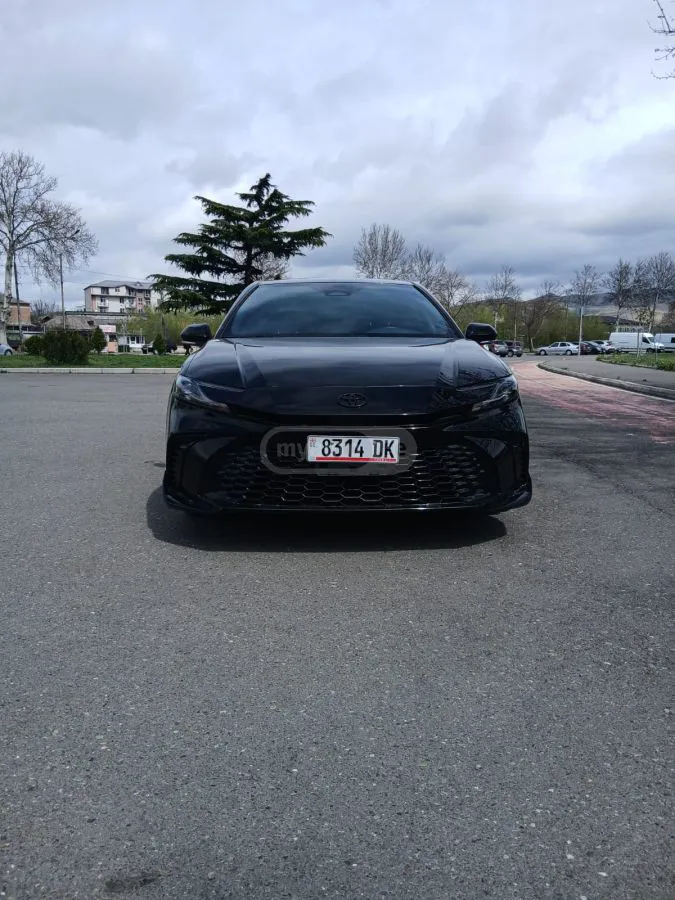 Toyota Camry - фото 1
