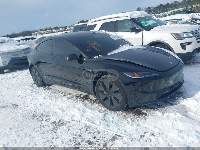 Tesla Model 3 - фото 1