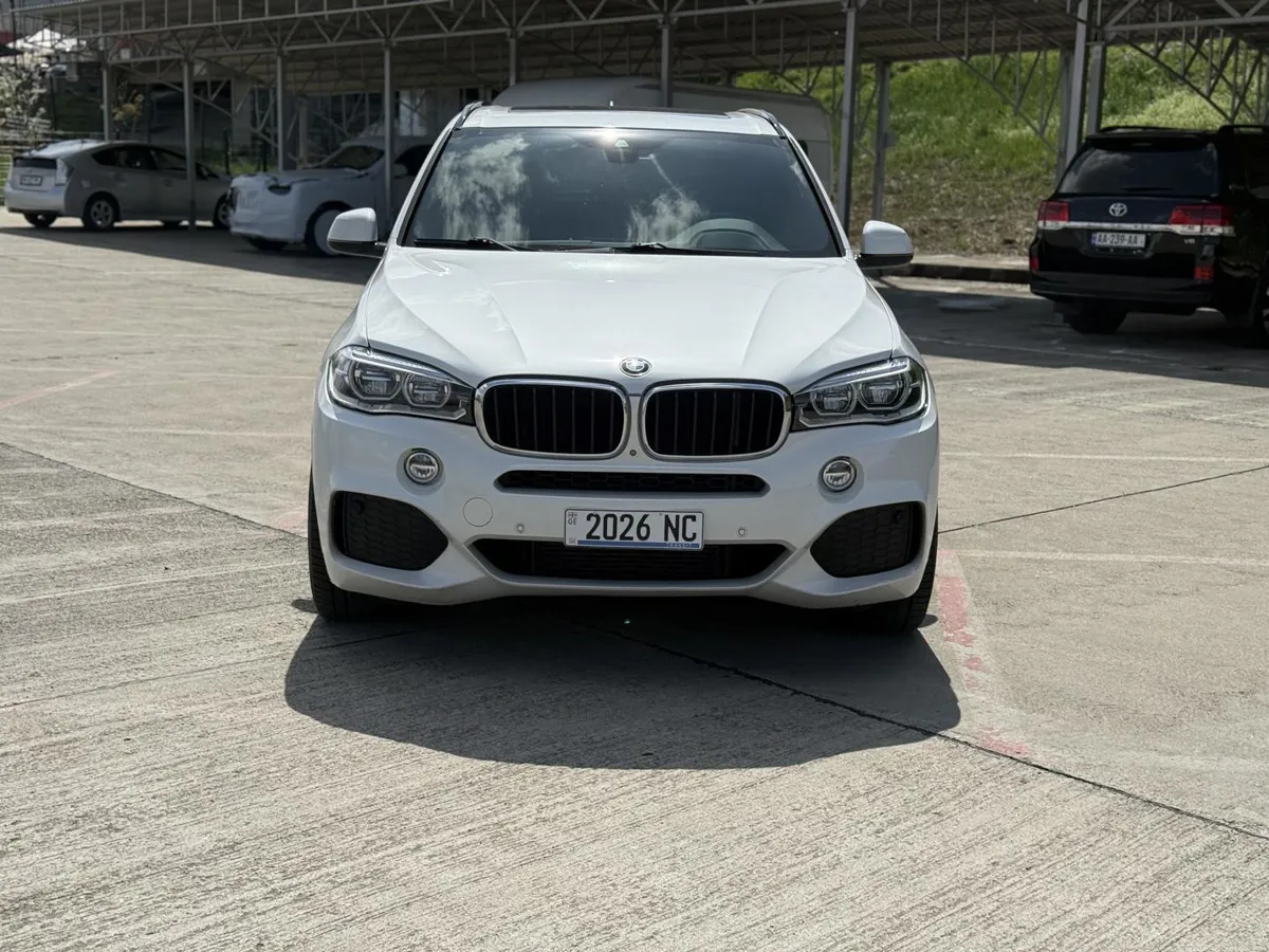 BMW X5 - фото 1