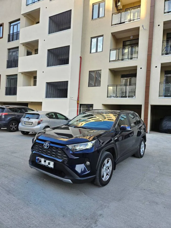Toyota RAV 4 - фото 1