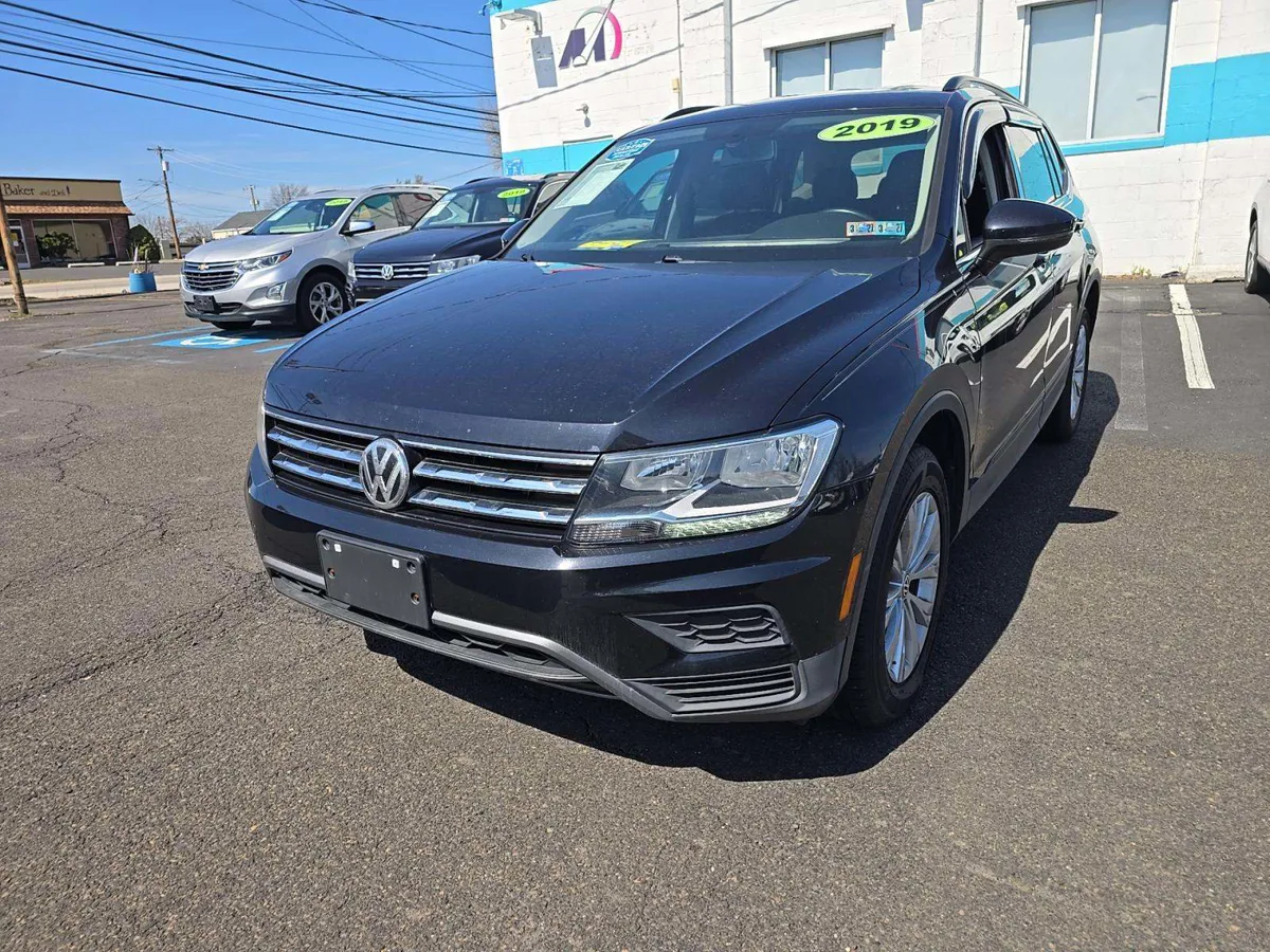 Volkswagen Tiguan 2.0T SE - фото 1