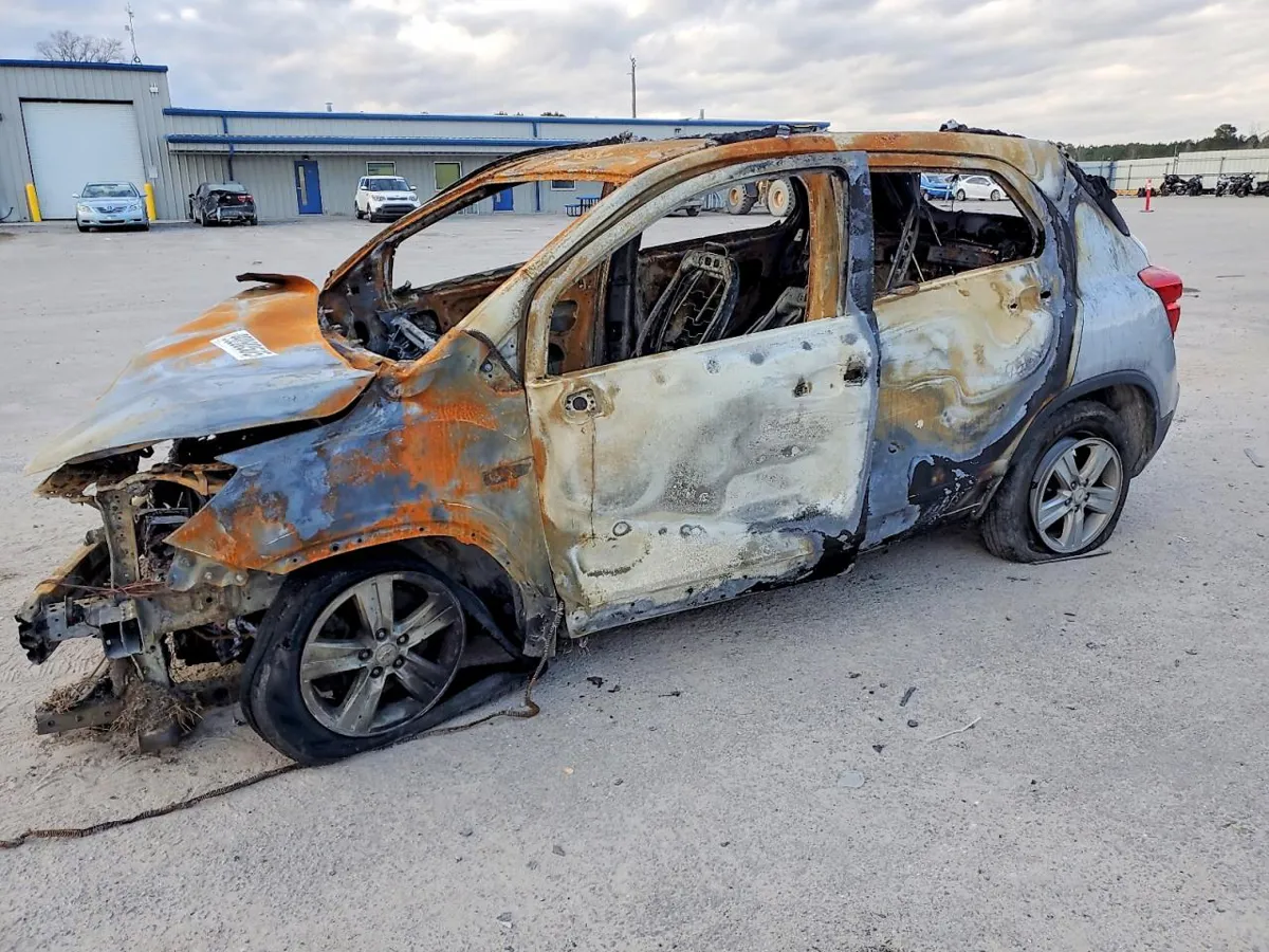 CHEVROLET TRAX 1LT - фото 1