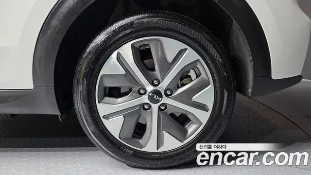 Kia Niro - фото 1