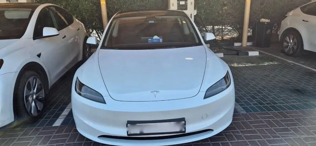 Tesla Model 3 - фото 1