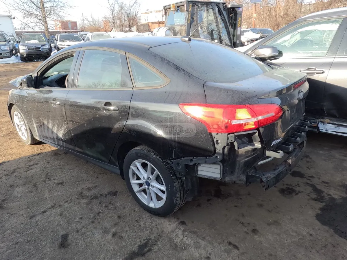 Ford Focus - фото 1