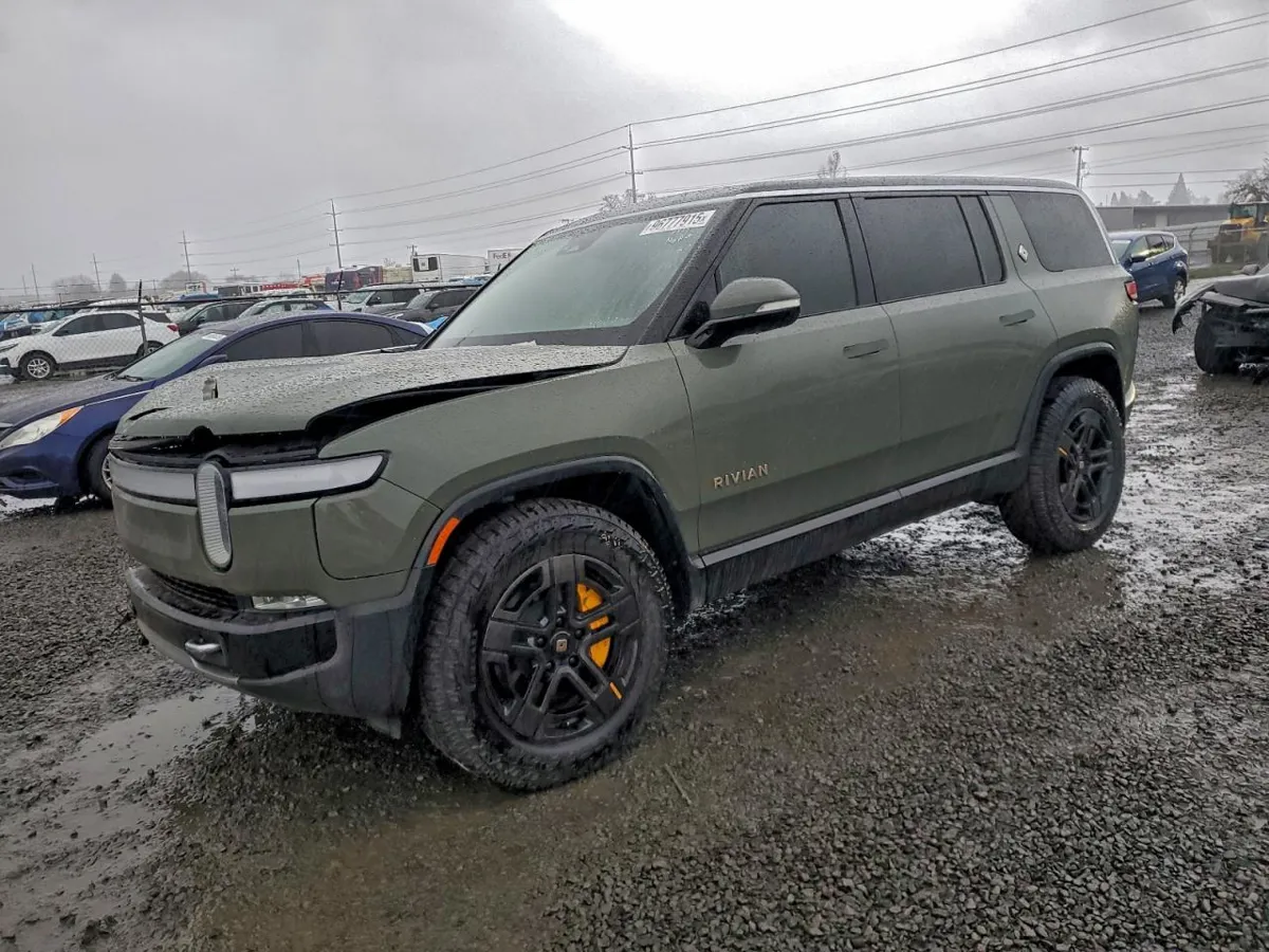 RIVIAN R1S - фото 1