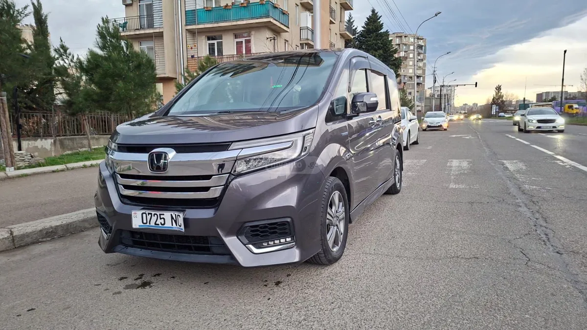 Honda Step Wagon - фото 1