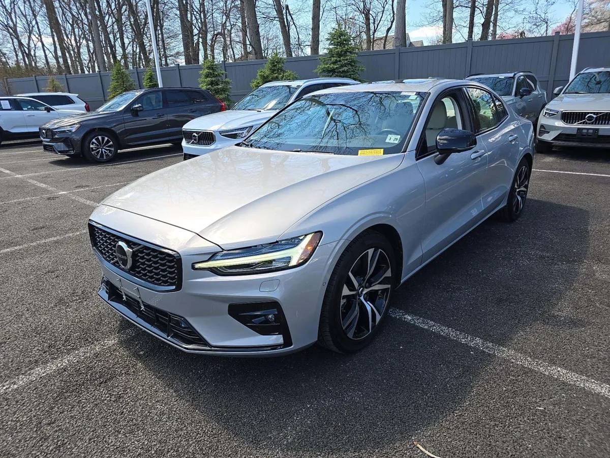 Volvo S60 B5 Plus - фото 1