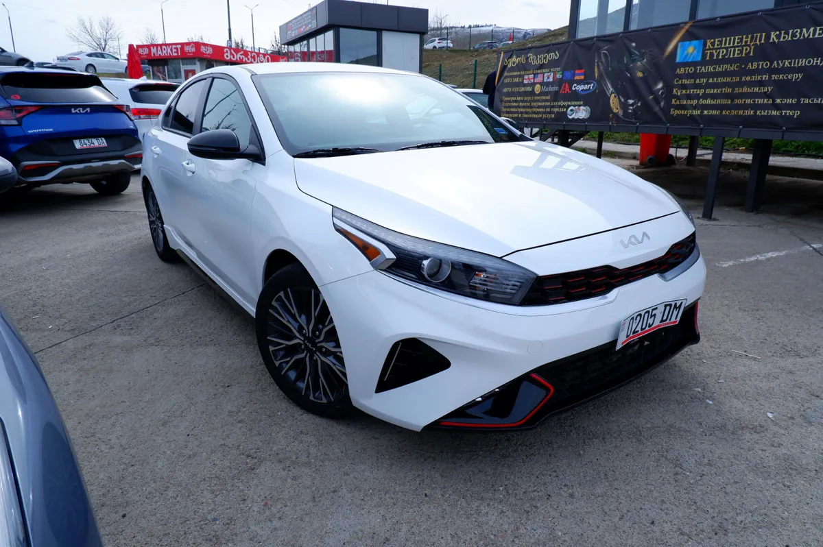 Kia Forte - фото 1