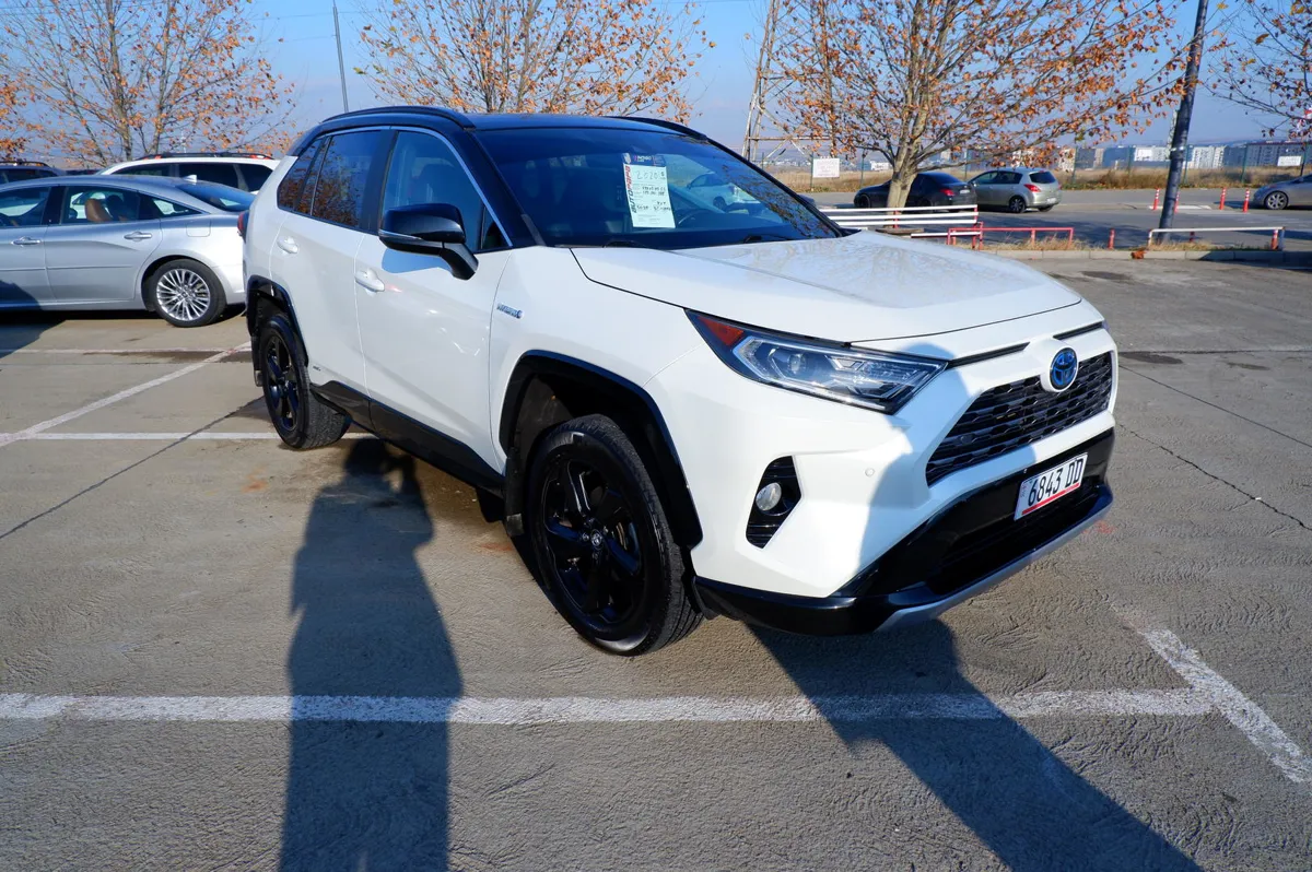 Toyota RAV 4 - фото 1