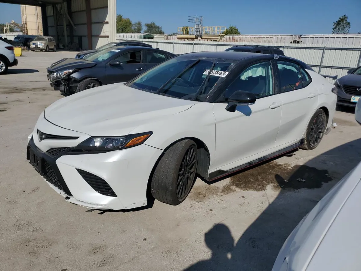 TOYOTA CAMRY - фото 1
