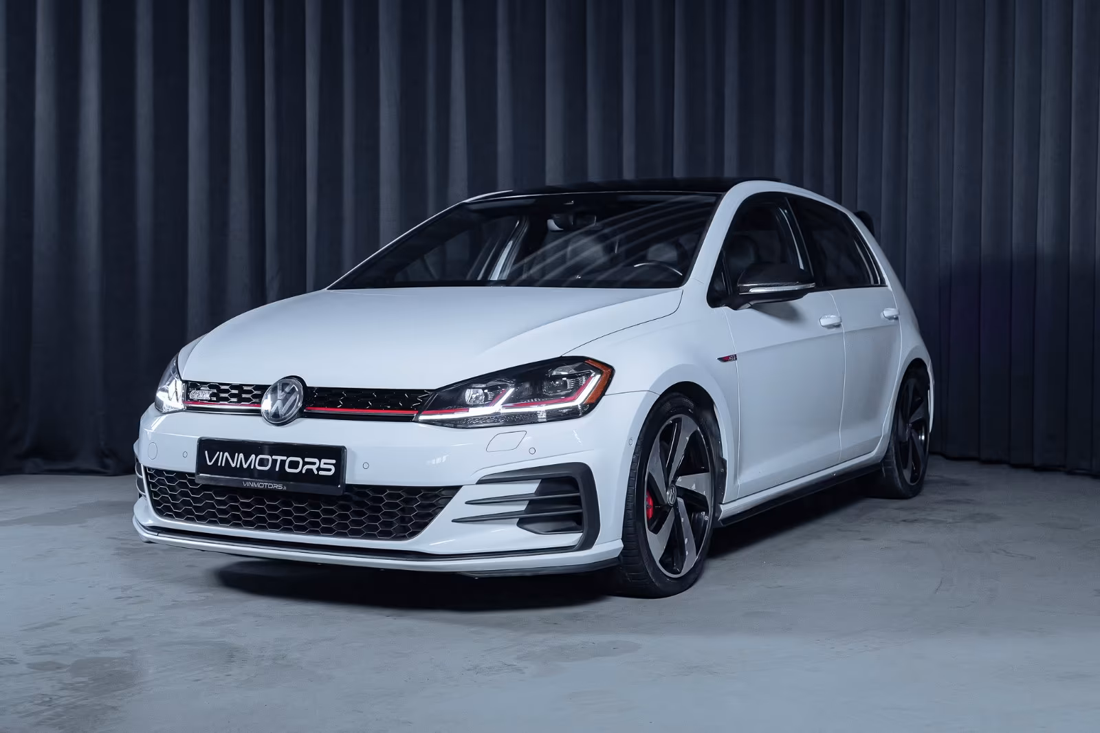 Volkswagen Golf - фото 1