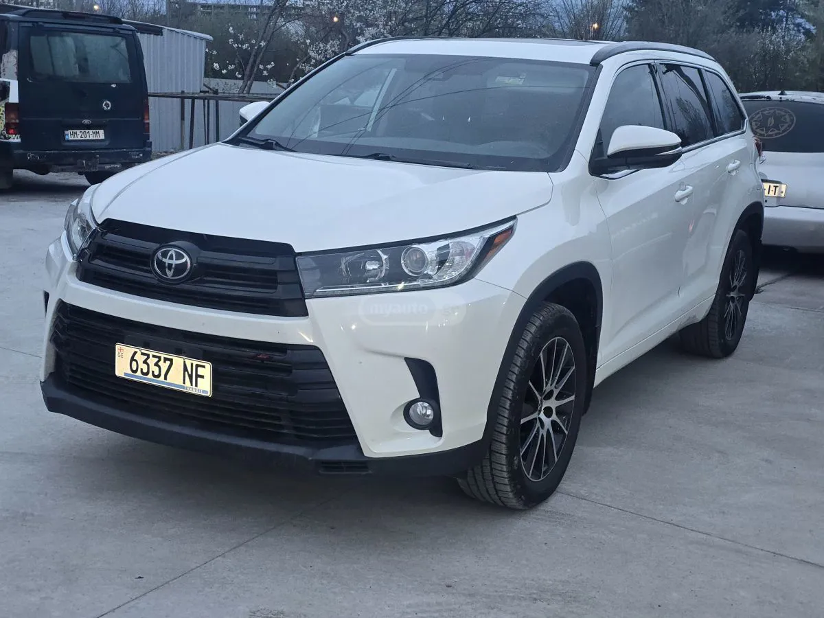 Toyota Highlander - фото 1