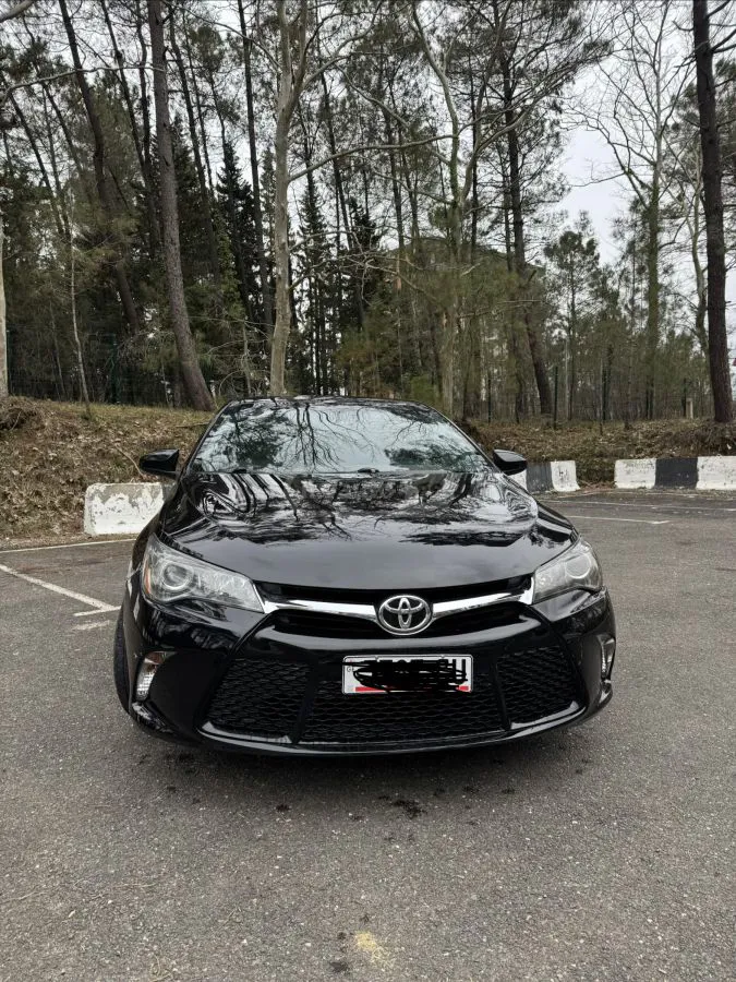 Toyota Camry - фото 1
