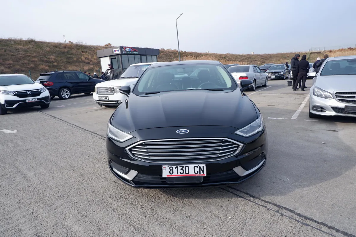 Ford Fusion - фото 1