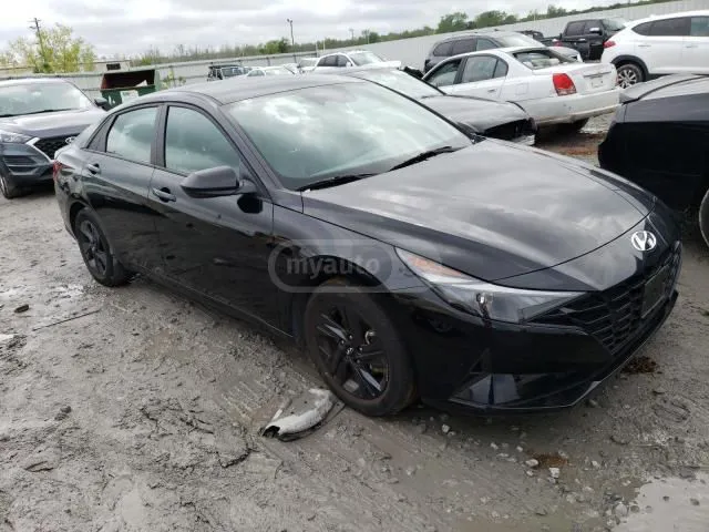 Hyundai Elantra - фото 1