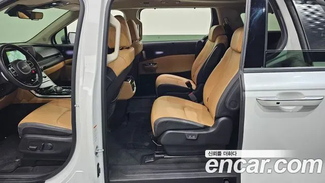 Kia Canival - фото 1