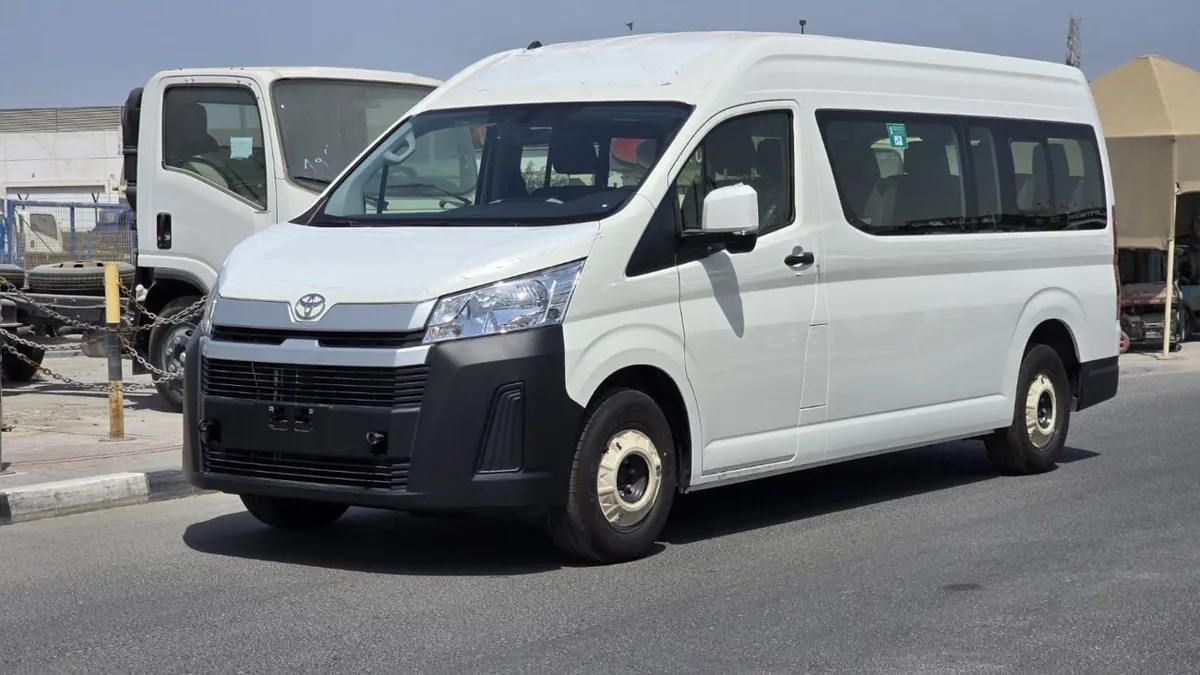 Toyota Hiace - фото 1