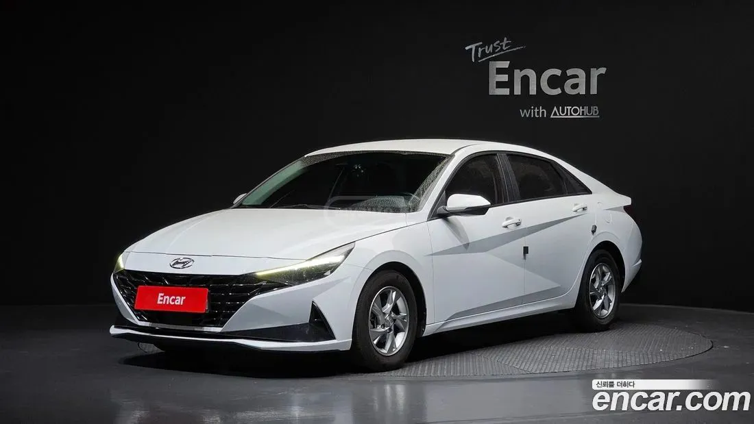 Hyundai Elantra - фото 1