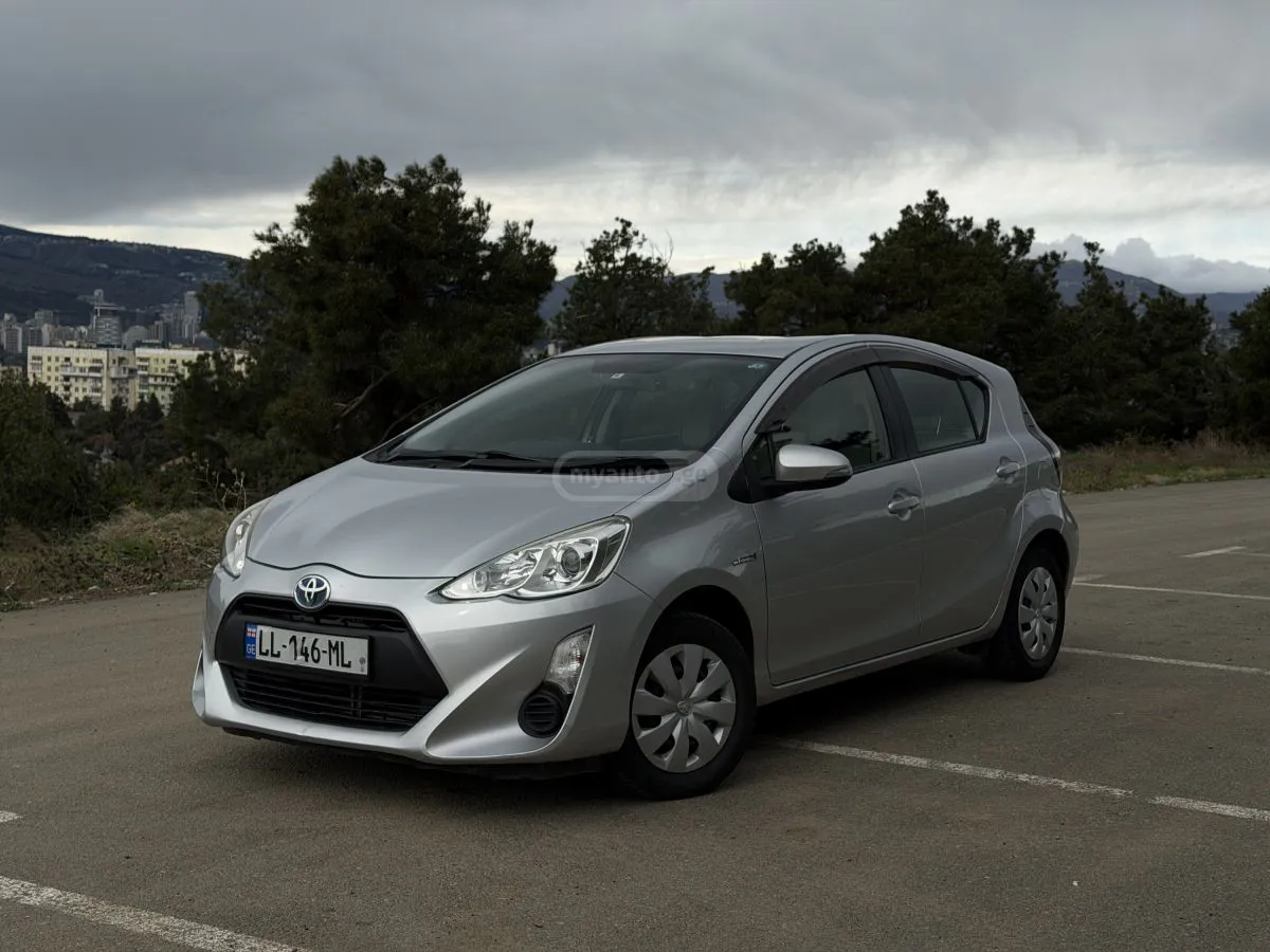 Toyota Aqua - фото 1