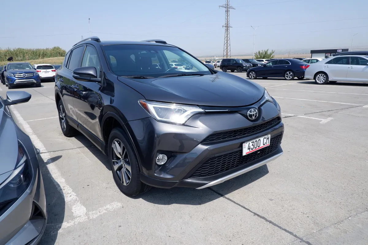 Toyota RAV 4 - фото 1