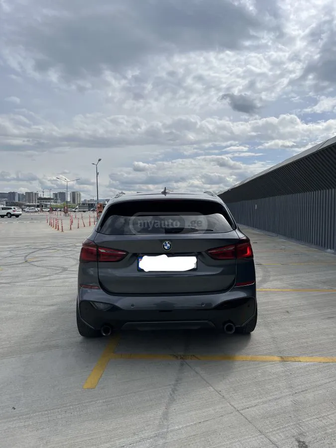 BMW X1 - фото 1