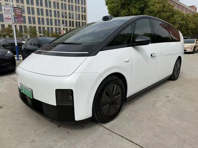 Li Auto MEGA - фото 1