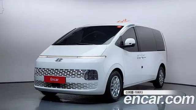 Hyundai Staria - фото 1