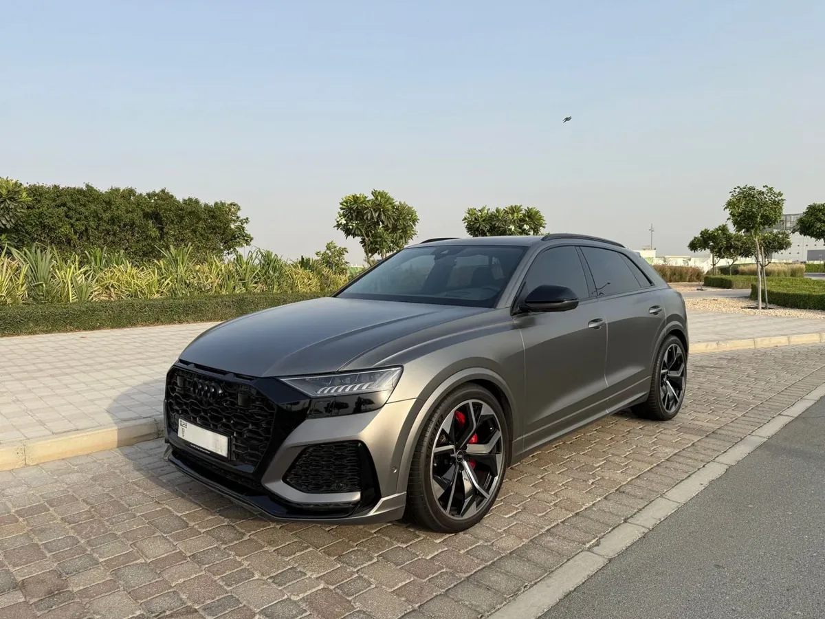 Audi RS Q8 - фото 1