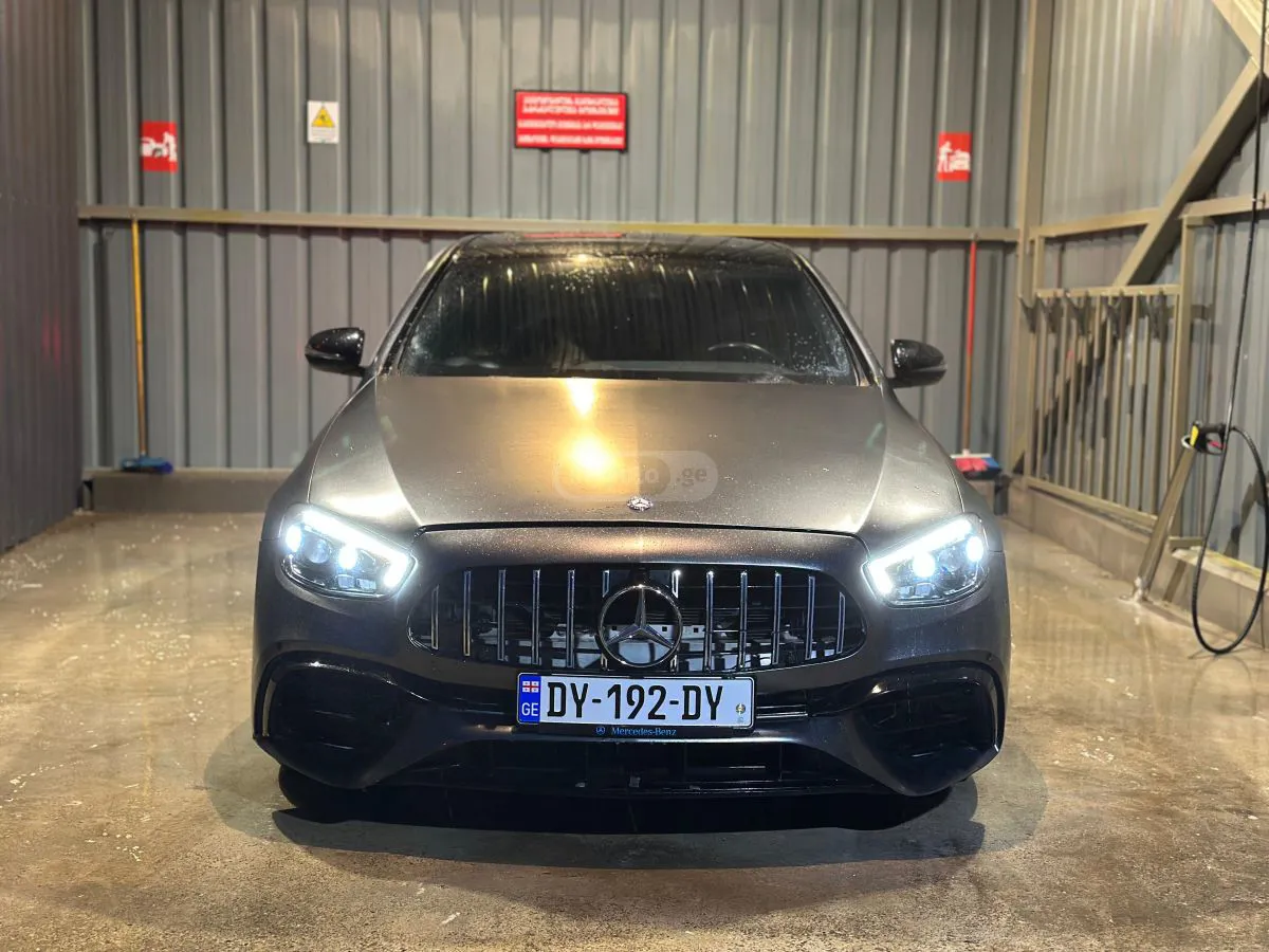 Mercedes-Benz E 300 - фото 1