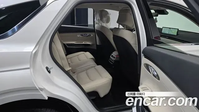 Genesis GV70 - фото 1