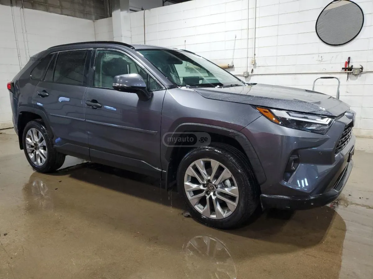 Toyota RAV 4 - фото 1