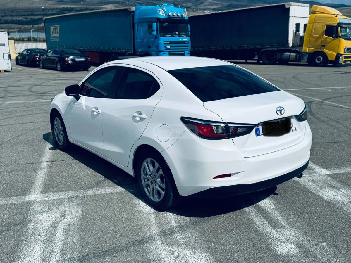 Toyota Yaris iA - фото 1