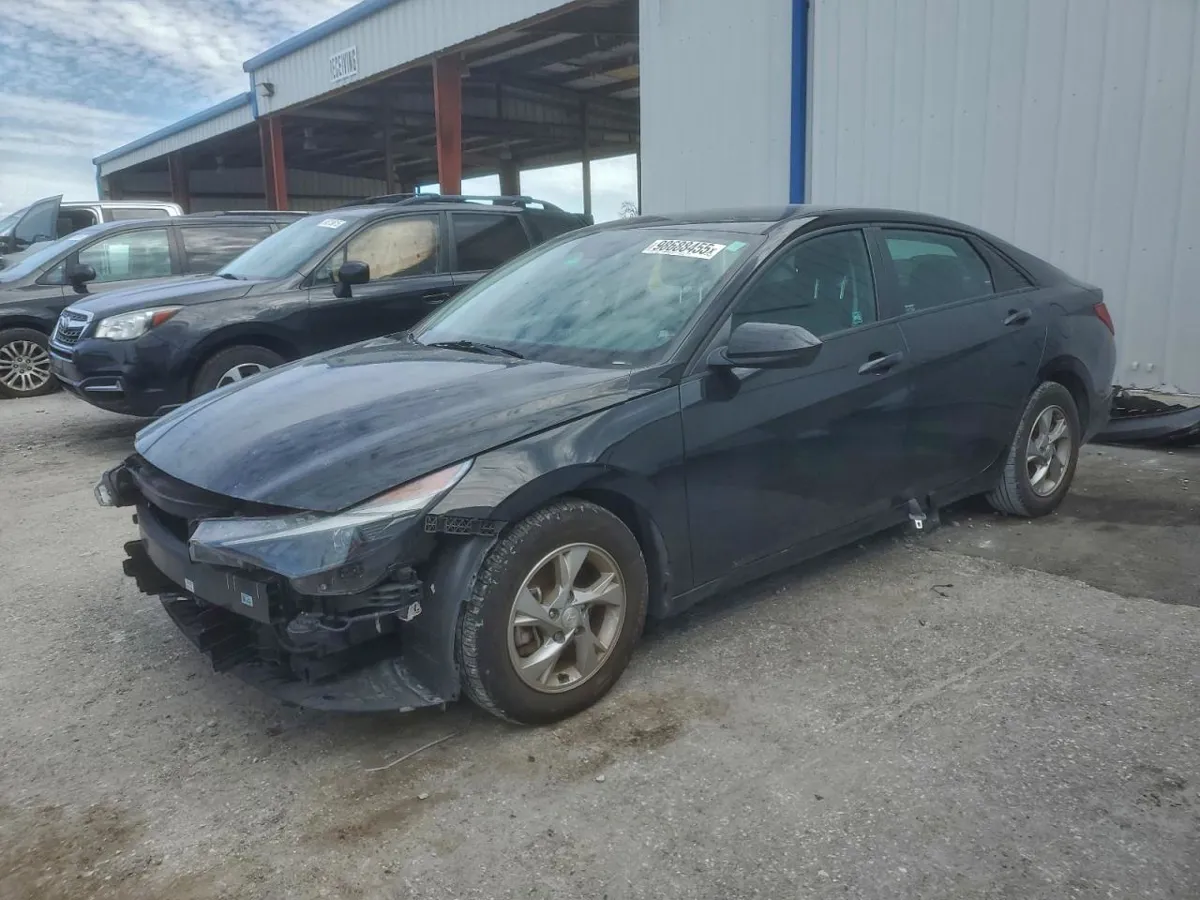 HYUNDAI ELANTRA - фото 1