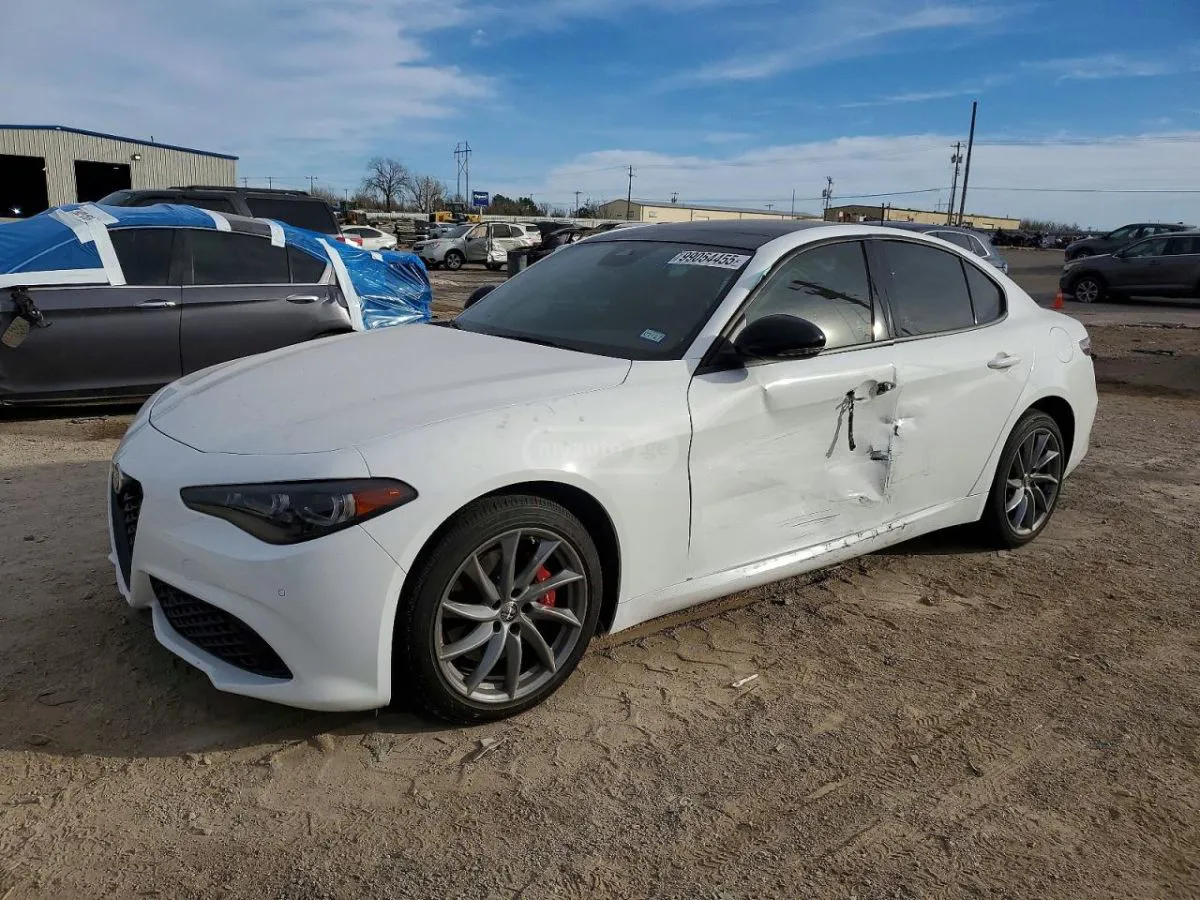 Alfa Romeo Giulia - фото 1