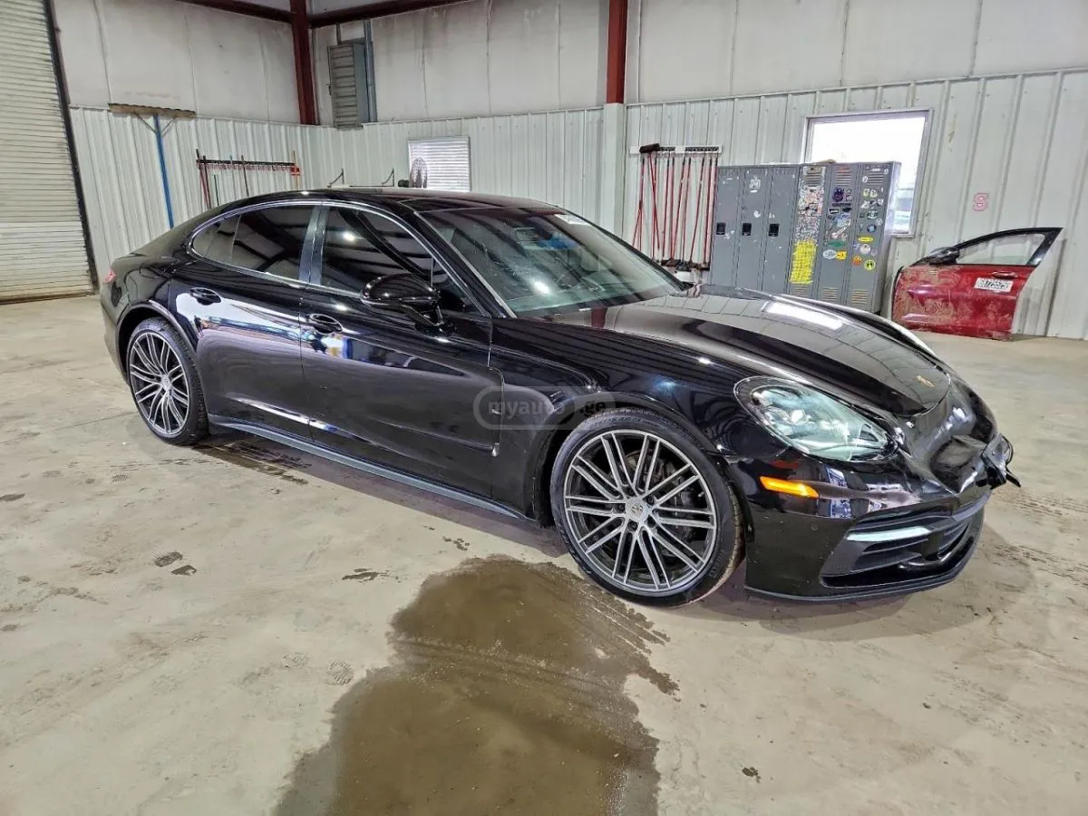 Porsche Panamera - фото 1