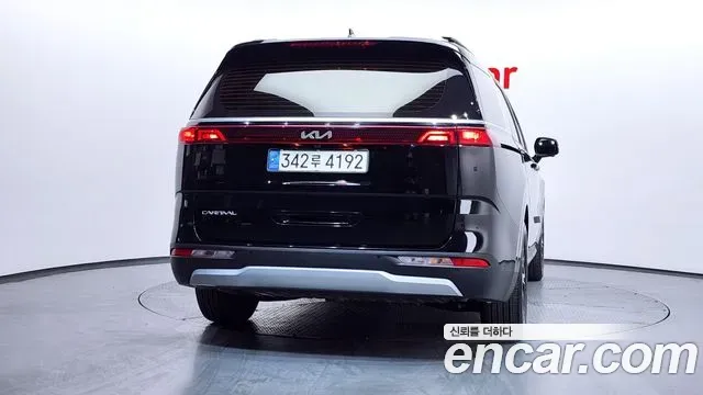 Kia Canival - фото 1