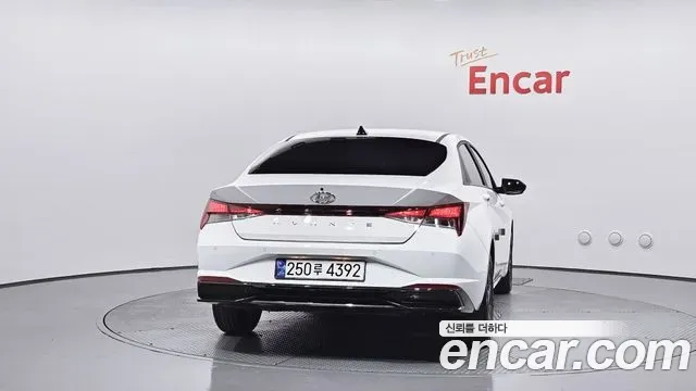 Hyundai AVANTE - фото 1