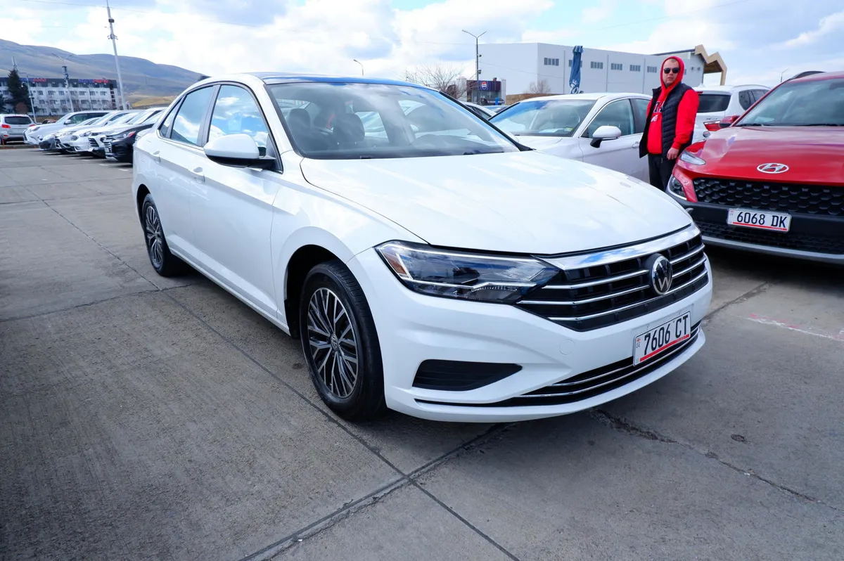 Volkswagen Jetta - фото 1