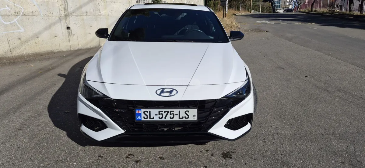 Hyundai Elantra - фото 1