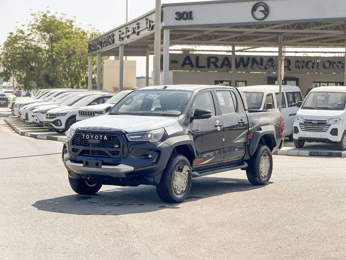 Toyota Hilux - фото 1