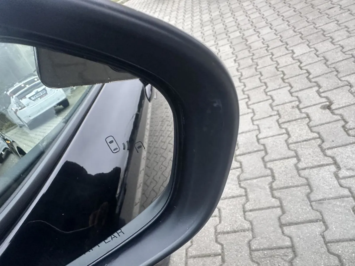 Toyota Camry - фото 1