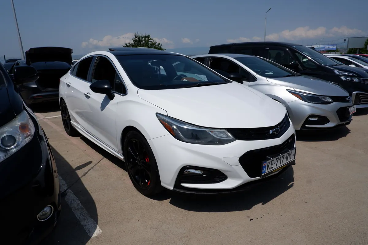 Chevrolet Cruze - фото 1