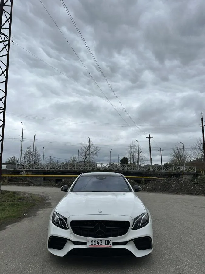 Mercedes-Benz E 300 - фото 1