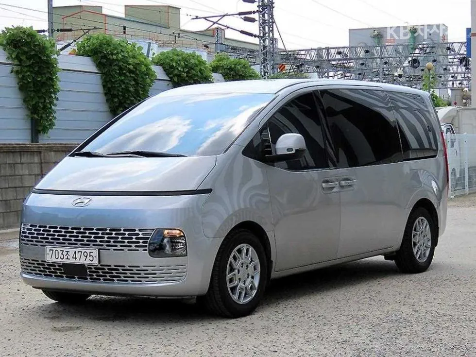 Hyundai 스타리아 2.2 투어러 11 모던 - фото 1