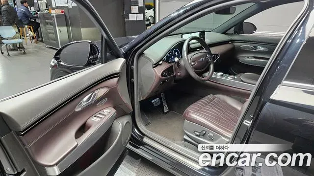 Genesis GV70 - фото 1