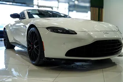Aston Martin Vantage - фото 1
